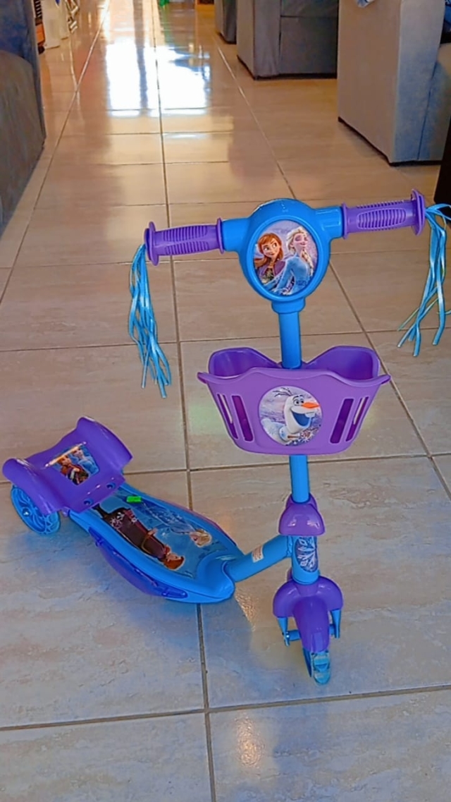  MONOPATIN FROZEN CON LUCES ( 8033 )